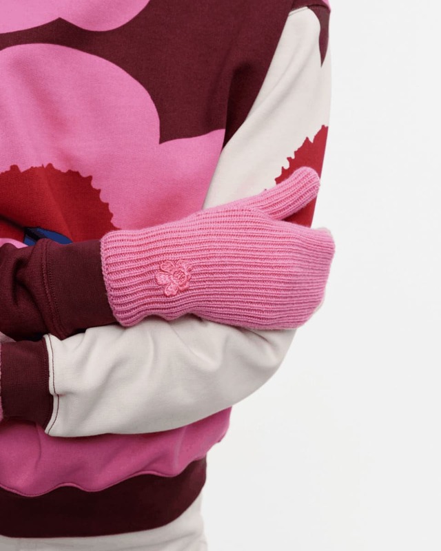 【マリメッコ】華やかな色合いのニットのミトン