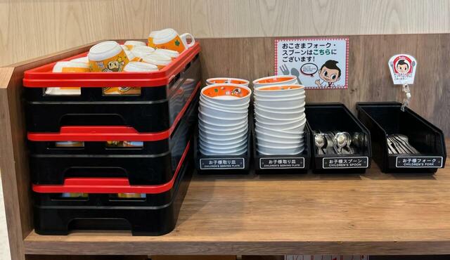 【ビッグボーイ】お子さま用の取り皿、スプーン、フォークも用意されています