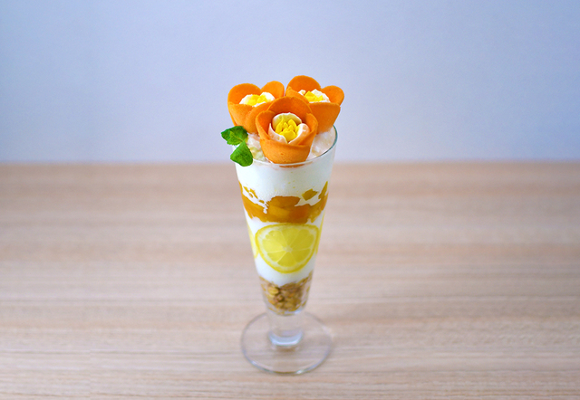 「チューリップローズ」を使った花束パフェ