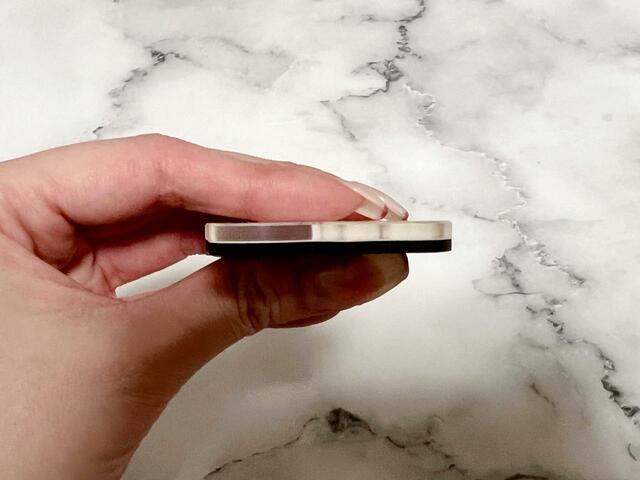 しっかりと厚みもあり、高級感があります♪