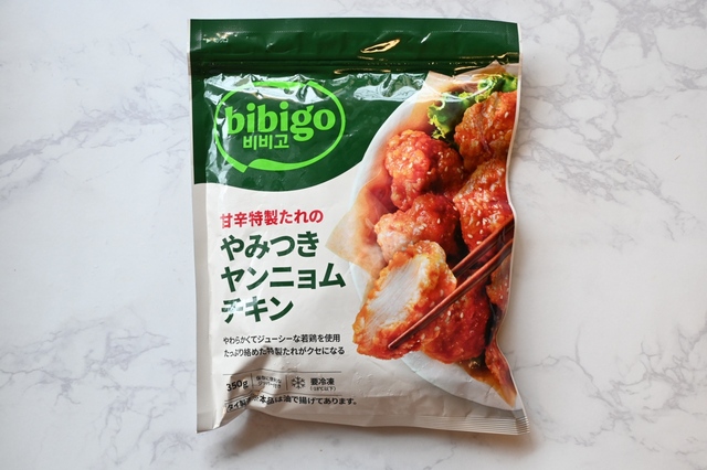 「bibigo 甘辛特製たれの やみつきヤンニョムチキン」350g　￥682（税込み）