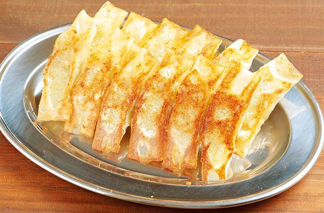 関西「ぎょうざ」のたまらない名店／マルジー餃子（大阪・福島）　餃子（280円）※写真は2人前