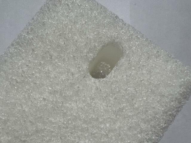 【無印良品 ウレタンフォーム三層バススポンジ】指が通るほどの大きさ