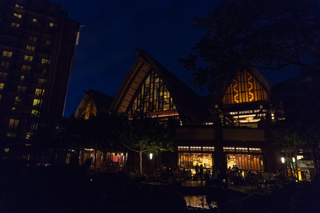 「オレロ・ルーム」（右手）と「マカヒキ」（左手）｜アウラニ・ディズニー・リゾート & スパ コオリナ・ハワイ