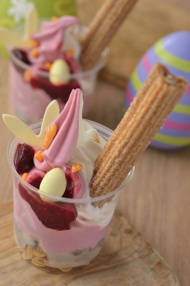 クリッターサンデー (ミッキーチュロス&ミックスソフトクリーム) 1個 ¥500