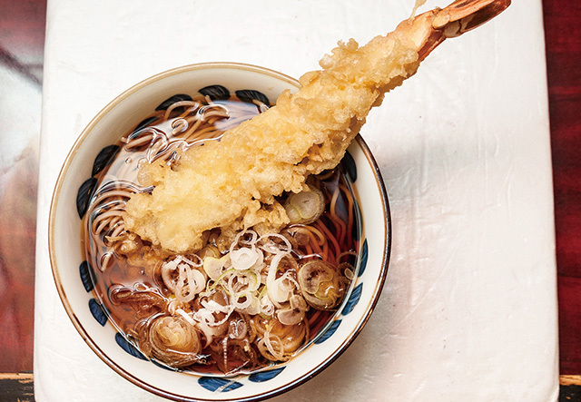 梅や／大海老天そば　850円