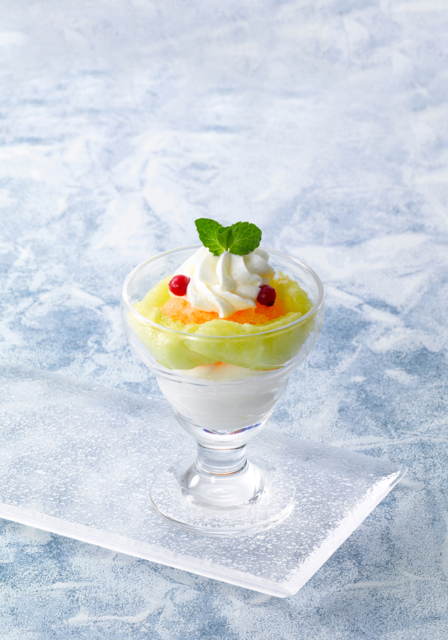＜季節のプチデザートセット＞  「プチメロングラニータ」プラス480円（税込528円）【ロイヤルホスト 夏季限定デザート『Melon＆Granita（メロン＆グラニータ）』】
