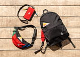 リュックサック〈KELTY〉18,000円/ボディバッグ〈KELTY〉8,900円/ポーチ〈KELTY〉5,900円