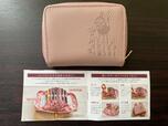 【宝島社　MOOMIN カードが見やすい じゃばら式コンパクト財布 BOOK SMOKY PINK】リーフレット付きです