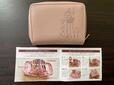 【宝島社　MOOMIN カードが見やすい じゃばら式コンパクト財布 BOOK SMOKY PINK】リーフレット付きです