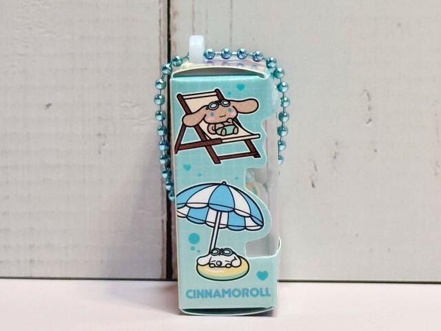 左側面には仲良しのみるくも登場。かわいい!