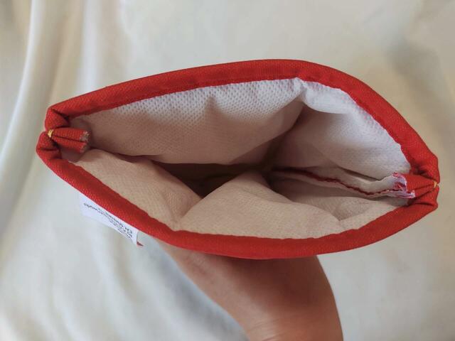 手を入れる部分は白