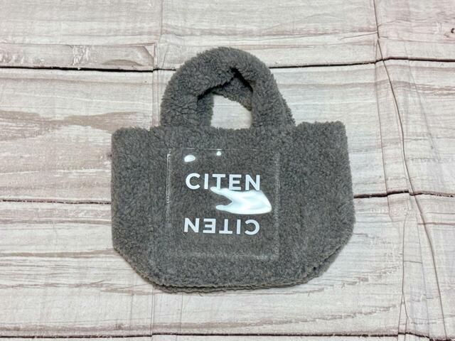 まるでぬいぐるみを連れているような気分になれる、もふもふのボアバッグ!