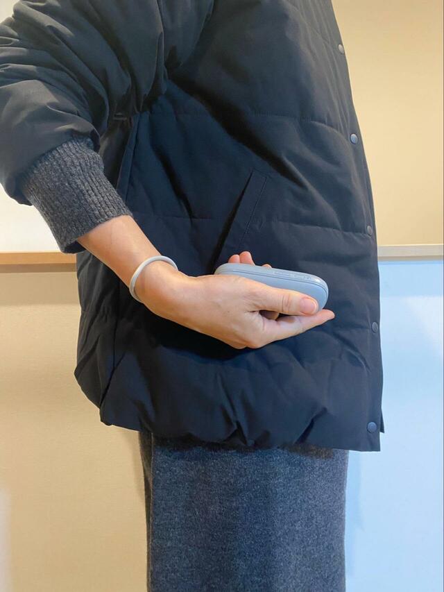 【ニトリ 手のひらに収まる充電式カイロ】商品名の通り、手のひらにすっぽり収まるコンパクト感が魅力！