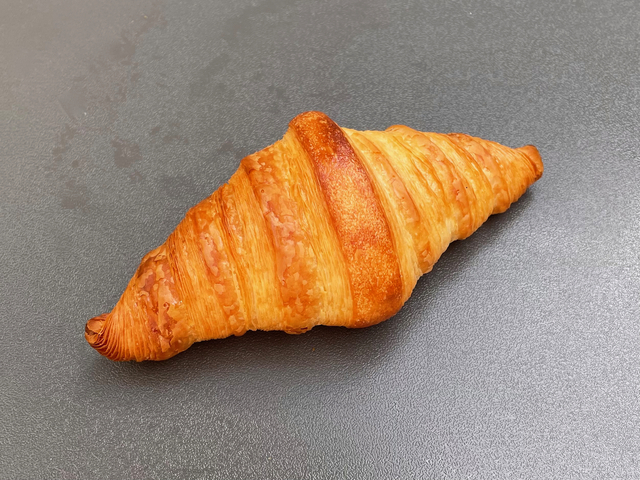 【テコールジャンティー】ヴィーガンの「クロワッサン」。バターの香りこそないが、食べたときの音と食感を見事に表現している