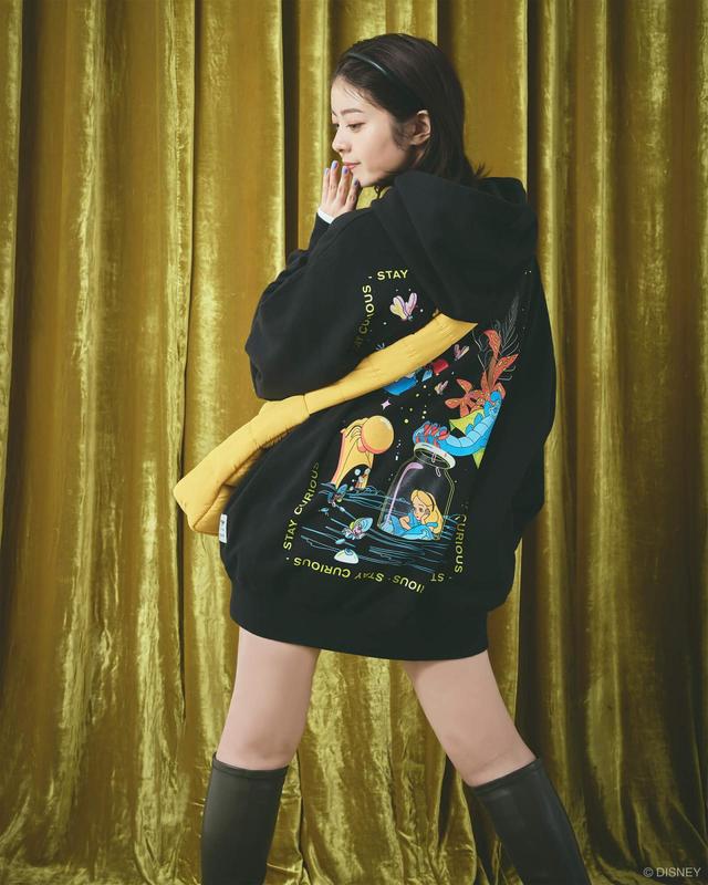 OVERSIZED HOODIE/ALICE¥8,998|Disney SERIES CREATED by MOUSSY 星乃夢奈氏限定コレクション