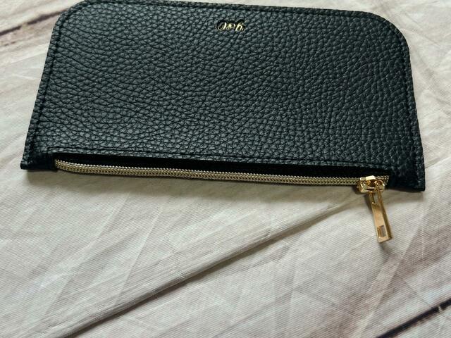 ファスナーで開閉する仕様