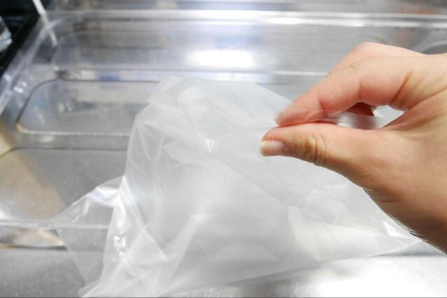 【セリア パカッと！調理用袋】0.015mmの分厚さで破れる心配なし