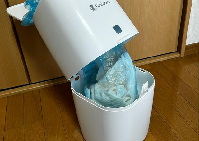 【パッドロッカー】いっぱいになったら取り出し口を開けて取り出す