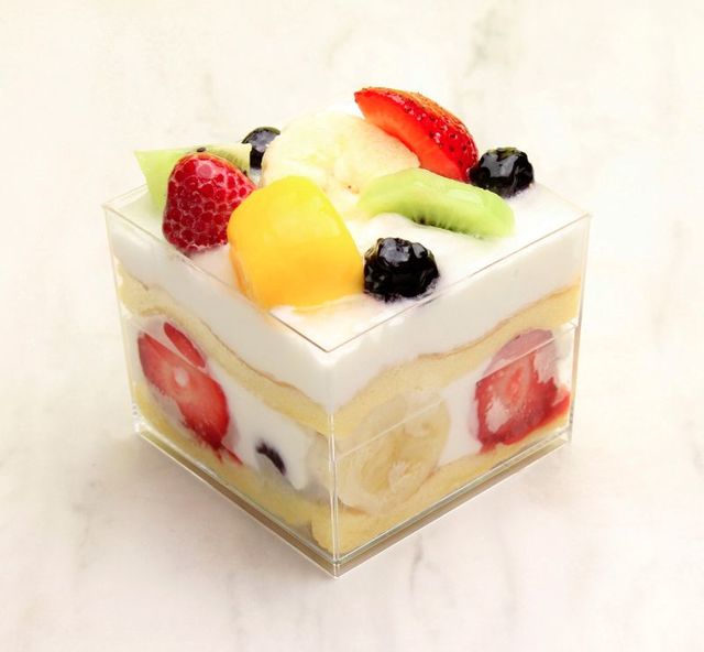 ミックスフルーツのカップショートケーキ　¥680　