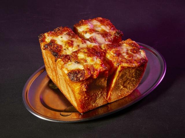 「悪魔のマヌルトースト」＜660円＞【プロントがサカバタイムにて「背徳フェア」開催】