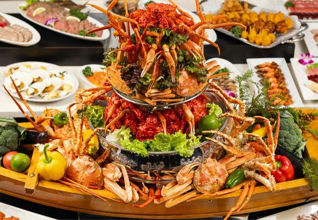 「​​​カニ」＜期間：2026年5月8日〜6月30日＞【【6,600円〜】巨大な“生ハム原木”が登場！こだわりの生ハム創作料理はもちろん「カニ」や「ステーキ」も心ゆくまで食べ放題！】