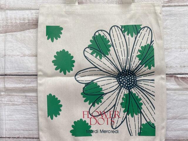 フロントにマルディメクルディのブランドアイコンのフラワープリント入りデザイン!