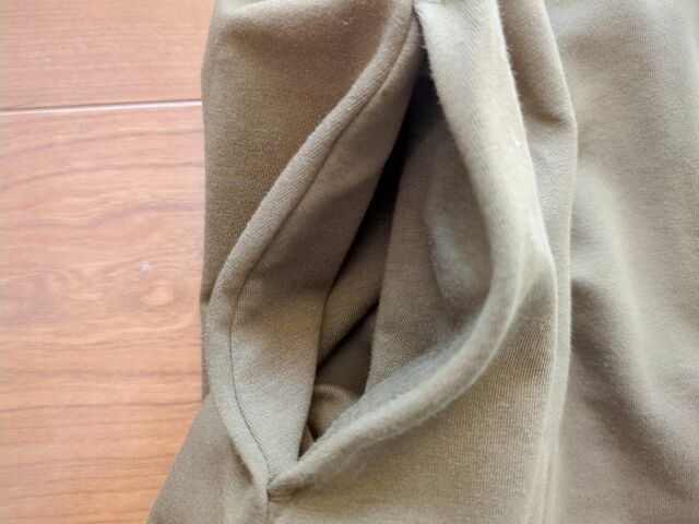 【UNIQLO コットンブレンドフレアワンピース（長袖）】左右にポケットつき