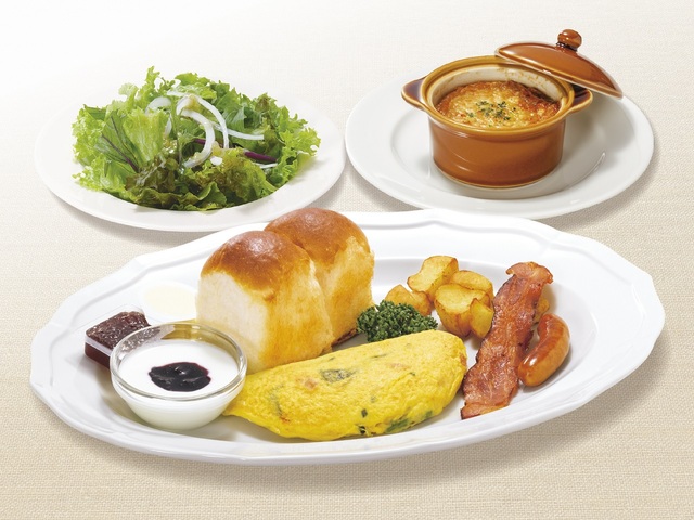 【ロイヤルホストの「ブレックファストメニュー」人気ランキング 6位】「オムレツモーニング ～オニオングラタンスープ・サラダ付～」1,408円（税込）