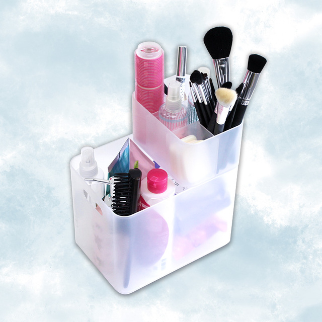 【DAISO収納グッズランキング 第1位】「積み重ね収納ボックス（深型、15.2cm×21.5cm×16.3cm）」110円（税込）