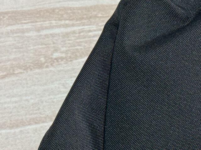 素材はポリエステル。厚手で丈夫な生地です