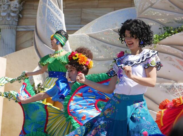 「東京ディズニーシー　25周年“スパークリング・ジュビリー”」ダンス・ザ・グローブ！