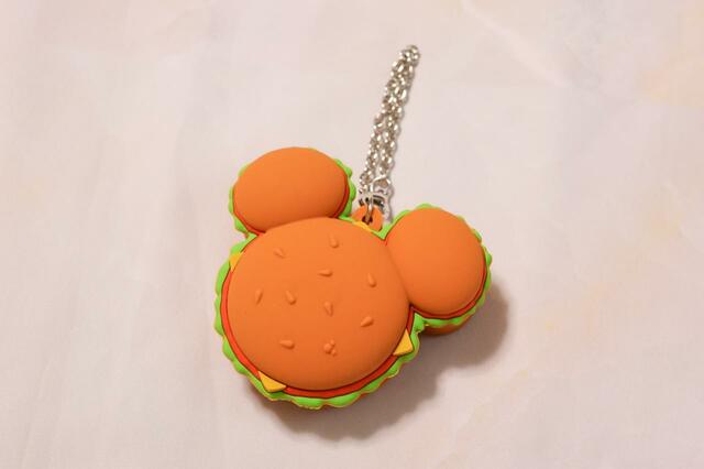 バッグチャーム、ケース付き 1200円