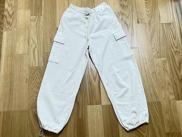 【UNIQLO スウェットカーゴパンツ】裏側も大きめデザインでぽっちゃりさんも安心