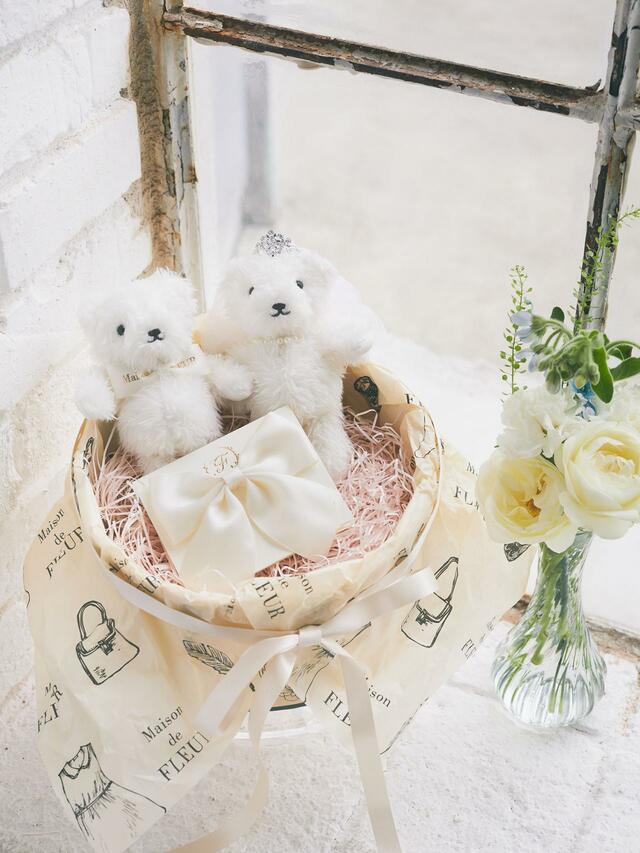 店舗限定セット  価格：￥5,500  グルームベアチャーム＆ブライドベアチャーム各1点/お好きなカラーのリボンのギフトカード1枚/丸ボックスSサイズ