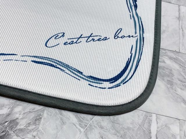 【ニトリ　デコホーム】右下には「Cesttres bon」のロゴ入り