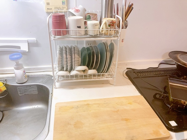 【ニトリ 水切り(2段スリム PP-2S ホワイト)】【ニトリ 水切り(2段スリム PP-2S ホワイト)】カトラリーポケットにはお箸6膳、子どものスプーンやフォーク、パン切り包丁1本を収納できました