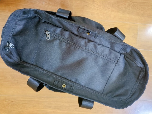 【ワークマン スプリットトートバッグ】上部のファスナー部分はマチもしっかり確保されているので、荷物が多くてもきちんと閉められます