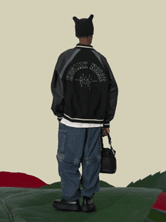 【GU×UNDERCOVER】「スタジアムジャンパー」ブラック 6,990円