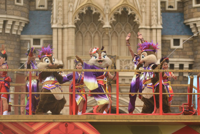 ずぶ濡れエンターテイメント「雅涼群舞」／TDL「ディズニー夏祭り」2015（撮影：YOSHI）