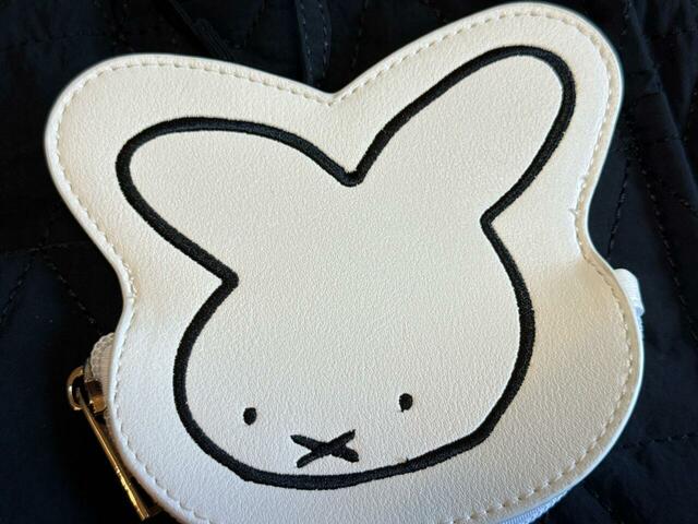 ミッフィーのお顔は刺繍で描かれています