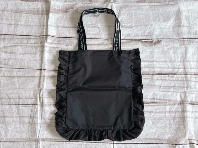 背面は装飾がないシンプルなデザイン