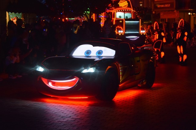 ディズニー・ペイント・ザ・ナイト・パレード|香港ディズニーランド・リゾート