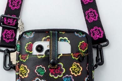 【『RE. LUCKY POCHETTE BOOK』（宝島社）】スマホがすっぽり入るフロントポケット