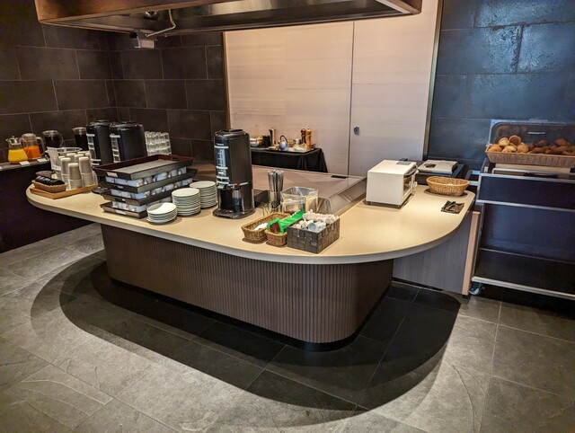 【三井ガーデンホテル銀座五丁目】和食ダイニング「SHARI」での朝食ハーフビュッフェのドリンクコーナー