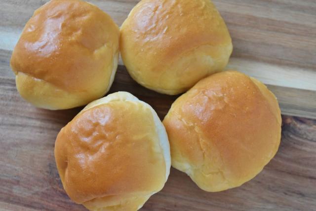 「金谷ホテルベーカリー」バターロール 4個