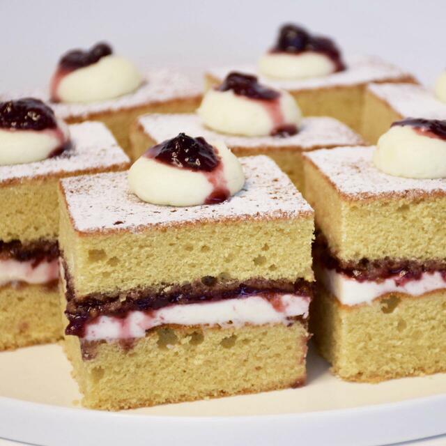 「＜EMU Bakehouse(エムベイクハウス)＞ヴィクトリアケーキ」＜価格：756円＞【魅惑の英国菓子「スコーン・ウェルシュケーキ・ファッジ」も！日本初上陸スイーツも楽しめる「英国展 日本橋三越本店 2024」開催】