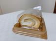 【成城石井 北海道産純生クリーム入りロールケーキ】フワフワ生クリームがたっぷり