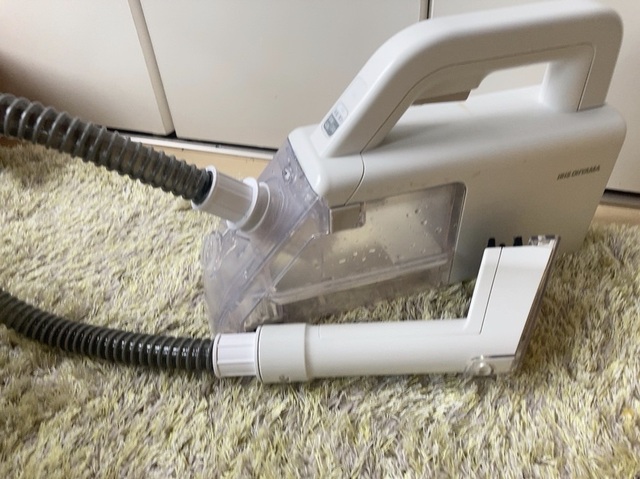 【アイリスオーヤマ ハンディリンサークリーナー】水と空気の力で汚れを落とす注目の家電