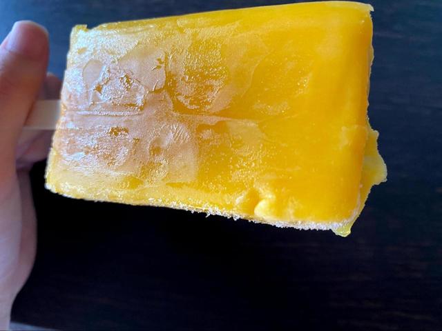 【セブン-イレブン まるで完熟マンゴー】見た目も本物のマンゴーのようです